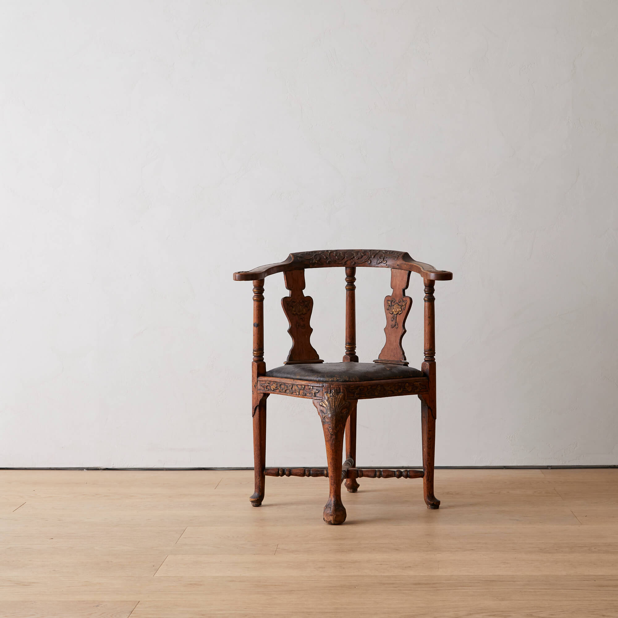 18th century Chinese Export Corner Seat